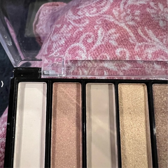 Eyeshadow palette - Picture 3 of 9